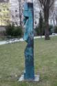 Josef Pillhofer, Amenhotep, um 1998, Bronze, 216 × 60 × 60 cm, Dauerleihgabe aus Privatbesitz, …