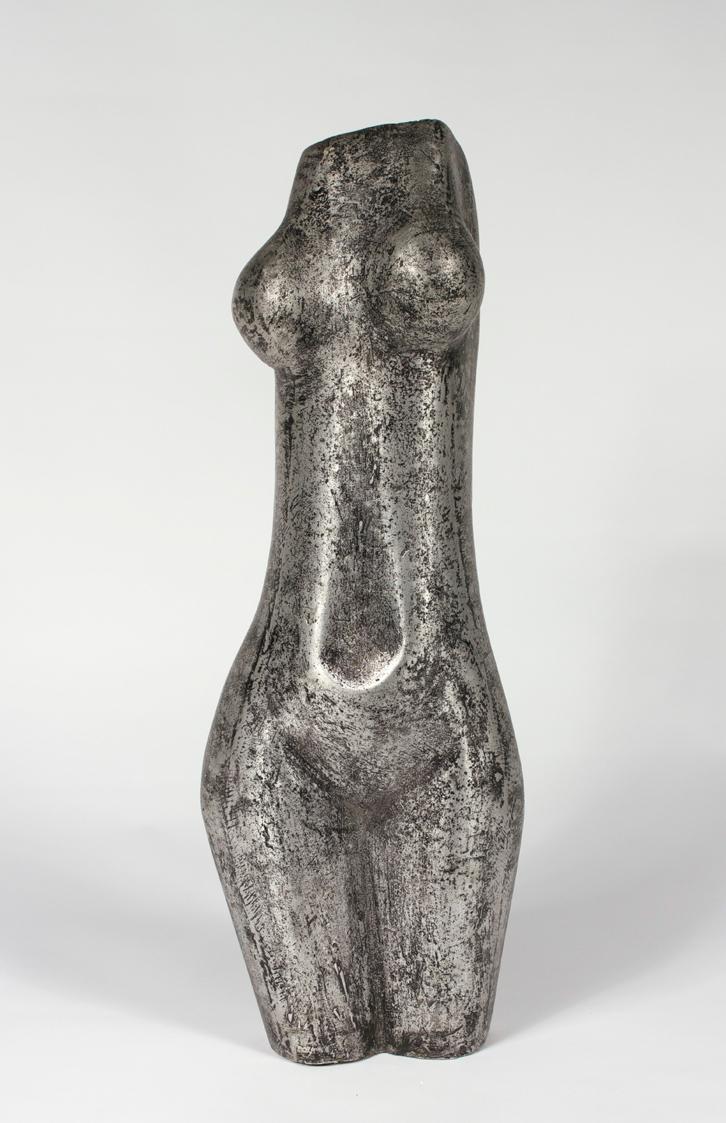 Josefine Sokole, Torso, Gips patiniert, 60 x 20 x 16 cm, Belvedere, Wien, Inv.-Nr. 10599
