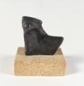 Josefine Sokole, Sitzende, Bleiguss, Sockel Kunststein, 14 x 14 x 13 cm, Sockelmaße: 5,5 x 18 x…