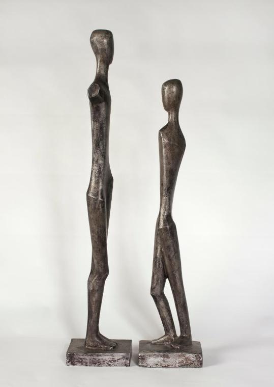 Josefine Sokole, Menschenpaar, Aluguss, Mann: 80 x 12,5 x 15,5 cm, Frau: 69 x 13 x 16 cm, Belve…
