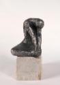 Josefine Sokole, Sitzende, Aluguss, 15,5 x 14 x 15 cm, Sockelmaße: 10 x 11 x 20 cm, Belvedere, …