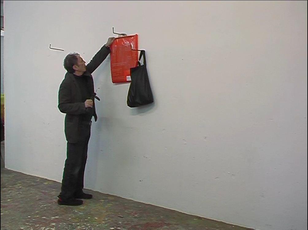Franz West, Quasimodo, 2010, Eisenhaken geschmiedet, Video (DVD), Farbe, Ton, 33:11 min, Loop, …