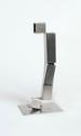 Johann Georg Gsteu, Stand- und Spielbein, 2009–2010, Quadrat-Profil, Stahl, 17,5 × 6 × 8 cm, Be…