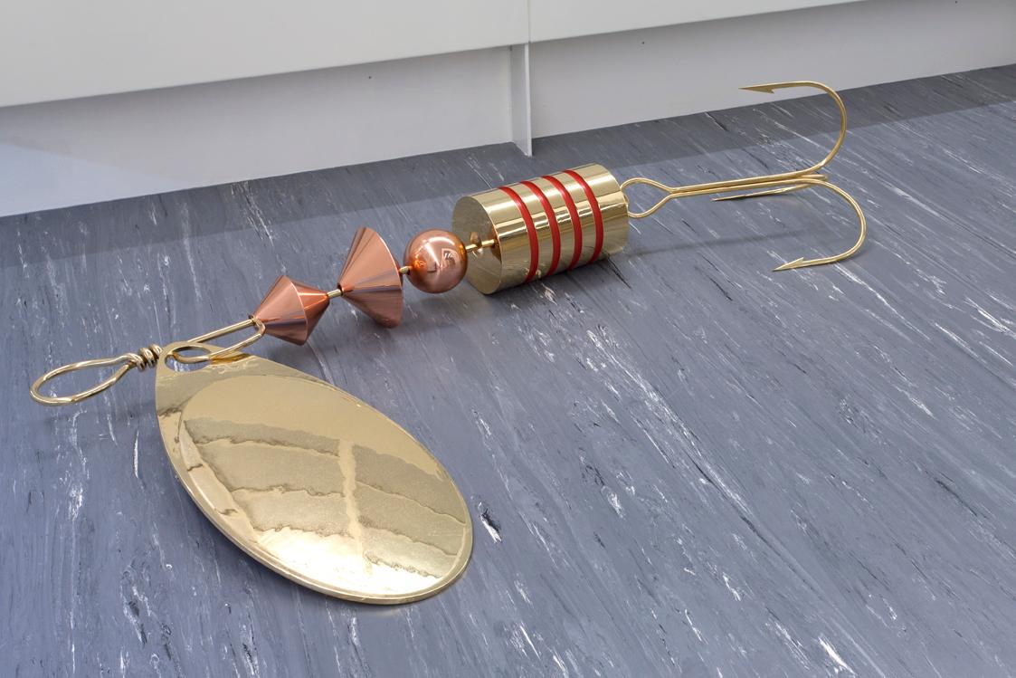 Eva Grubinger, Decoy (rot), 2011, Galvanisiertes Aluminium, galvanisierter Stahl (versilbert, v…