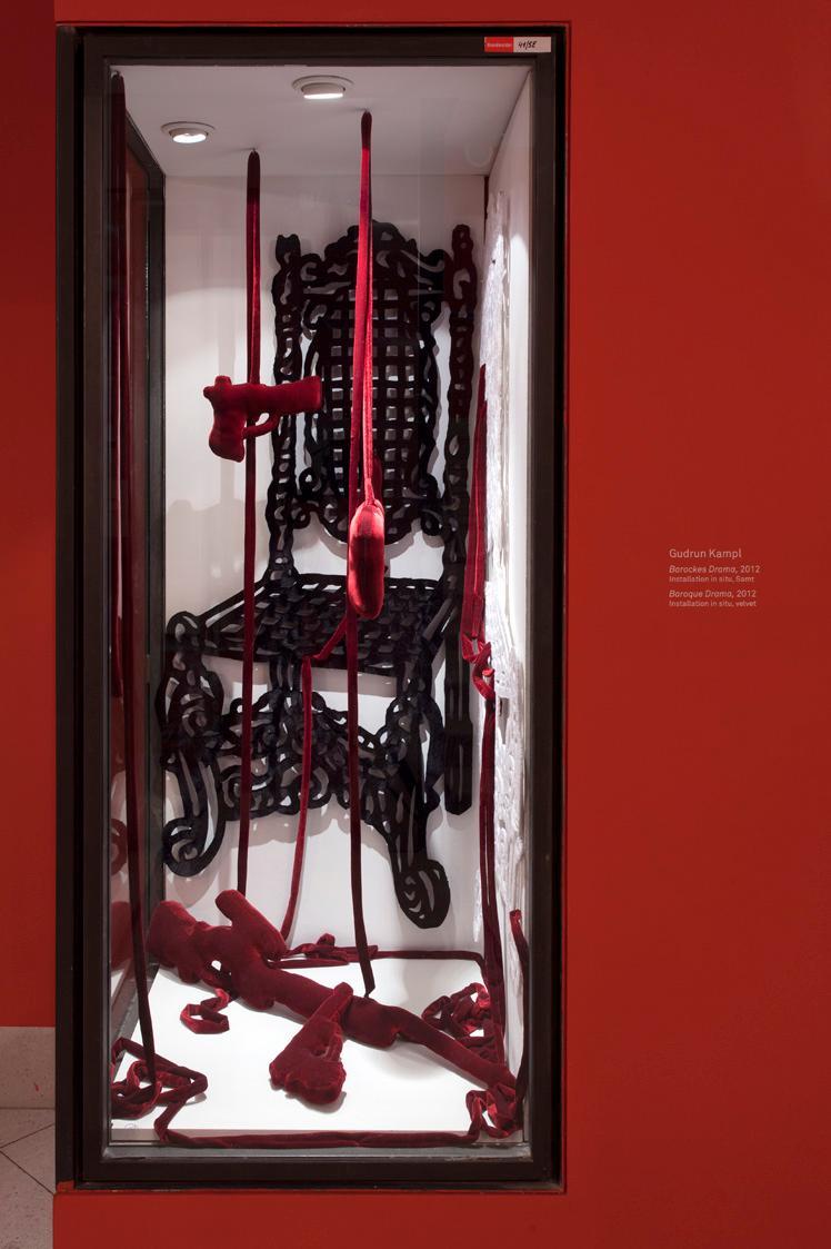 Gudrun Kampl, Barockes Drama, 2012, Samt, Maße divergierend, Belvedere, Wien, Inv.-Nr. 10833