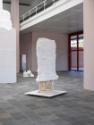 Künstlergruppe gelatin, Shitting After Wurstel, 2013, Gips, Holz, 275 × 160 × 150 cm, Belvedere…