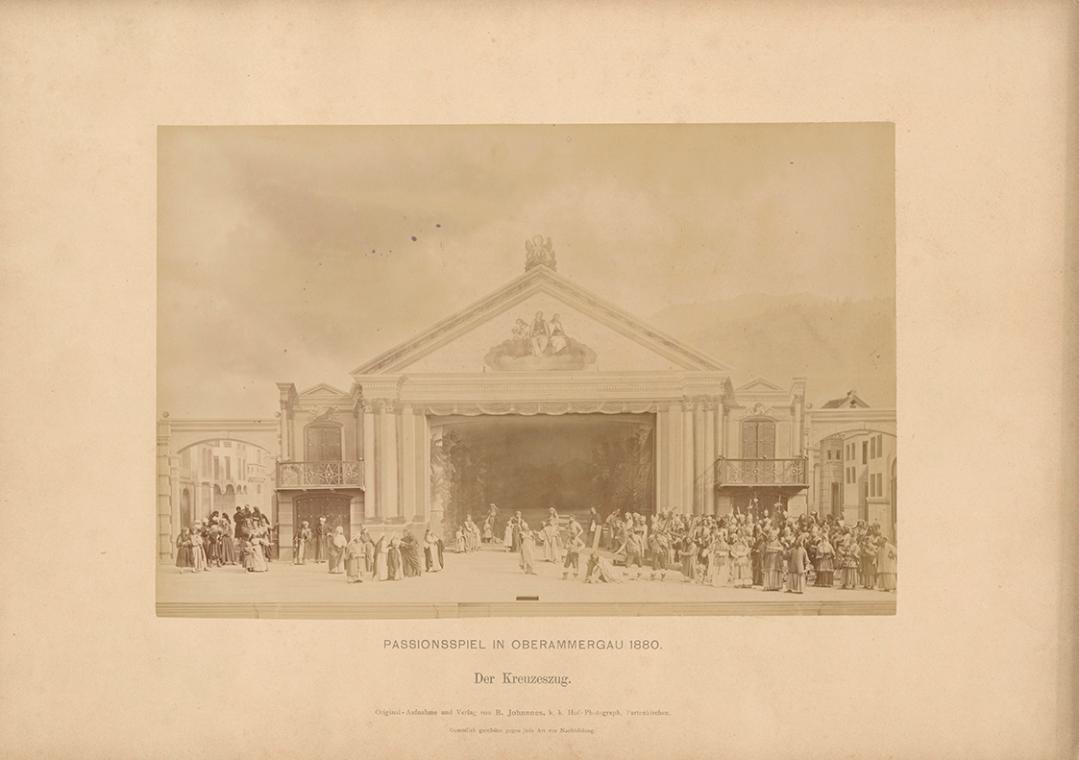 Johannes Bernhard, Passionsspiel von Ober-Ammergau - Der Kreuzeszug, 1880, Silbergelatineabzug,…
