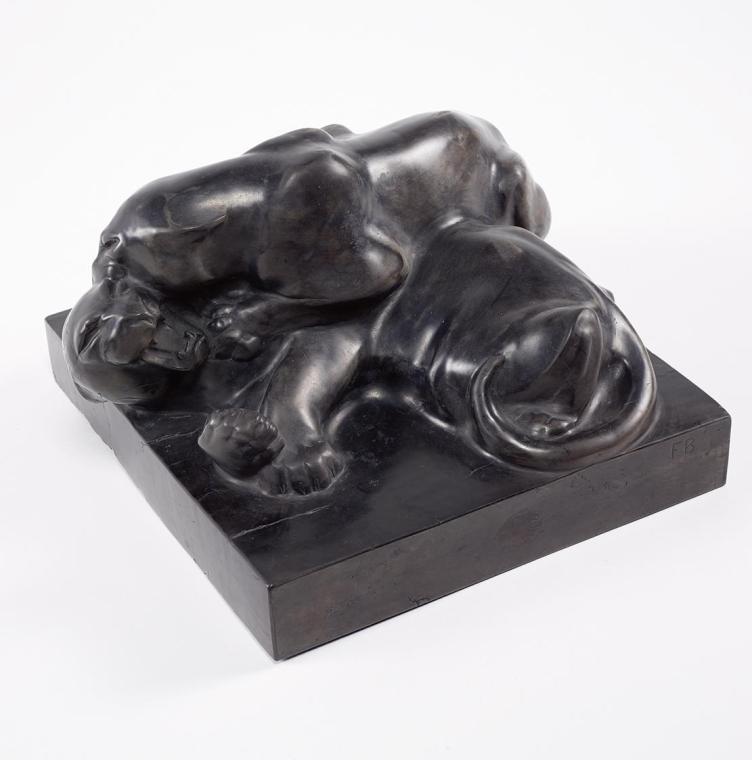 Franz Barwig d. Ä., Raufende Sundapanther, 1906/1907, Ebenholz, poliert, 21 × 37 × 35 cm, Belve…
