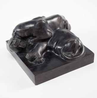 Franz Barwig d. Ä., Raufende Sundapanther, 1906/1907, Ebenholz, poliert, 21 × 37 × 35 cm, Belve…