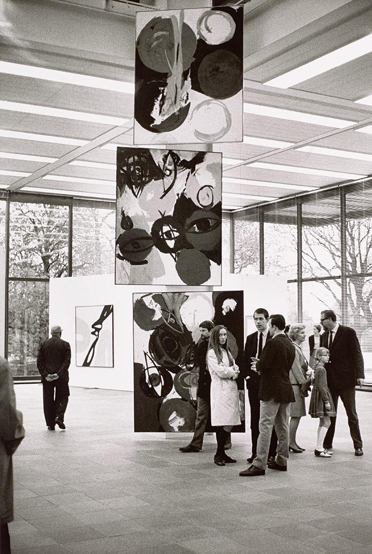 Peter Baum, Ernst Wilhelm Nay: Ausstellungseröffnung am 14. April 1967, 1967, Barytabzug vom Or ...