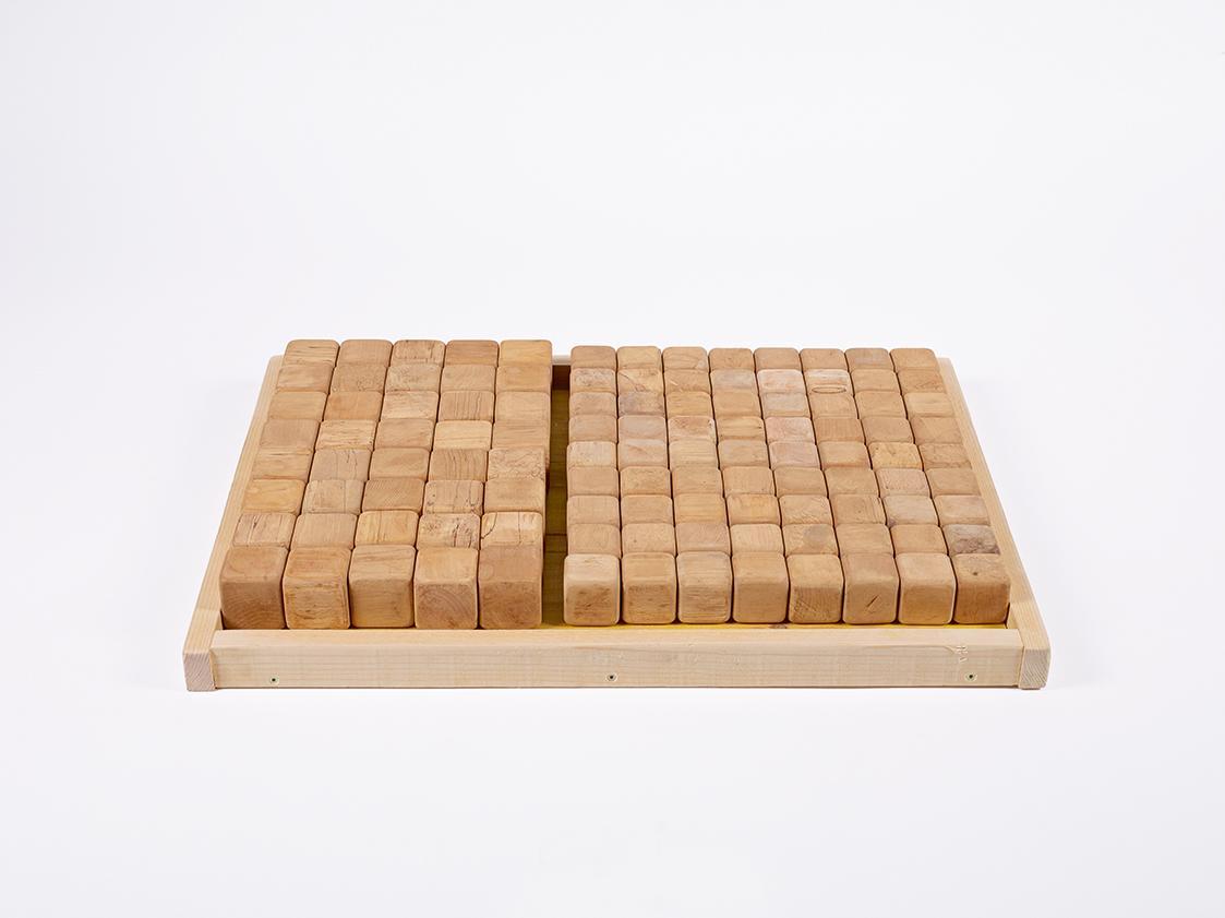 Hermann Painitz, Holzbau, 1964, 40 + 72 Holzwürfel, Maße variabel: 8 × 77 × 55,5 cm, Belvedere,…