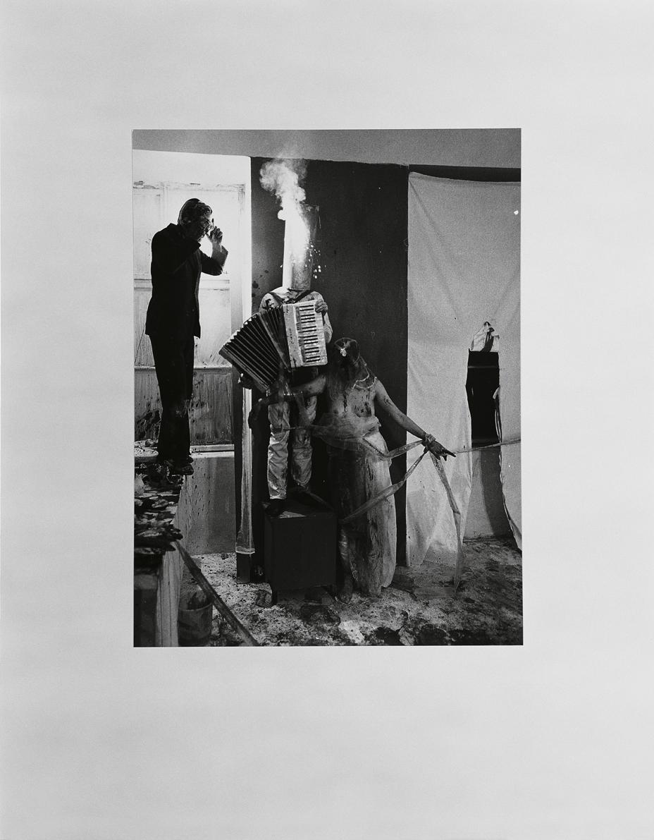 Rudolf Schwarzkogler, 1. Aktion, 1965, Fotografie, 39,4 × 29,4 cm, Belvedere, Wien, Inv.-Nr. 88 ...