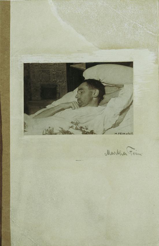 Martha Fein, Egon Schiele am Totenbett, 1918, Fotografie, 7 x 10,6 cm, Belvedere, Wien, Inv.-Nr…