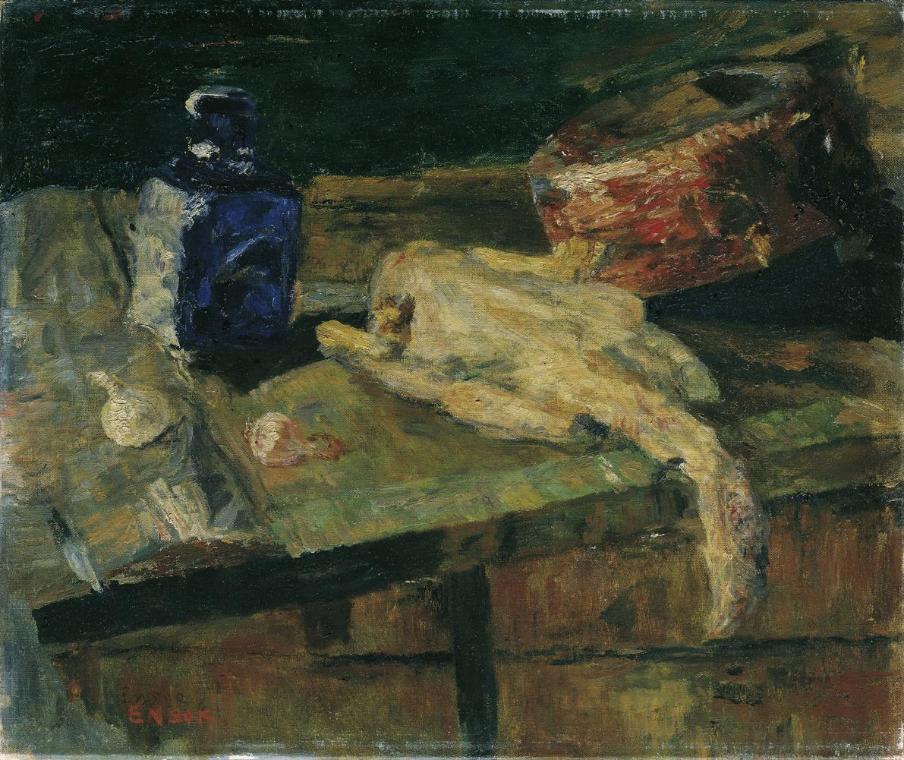 James Ensor, Stillleben mit blauer Flasche und gerupftem Huhn, um 1910, Öl auf Leinwand, 47 x 5…