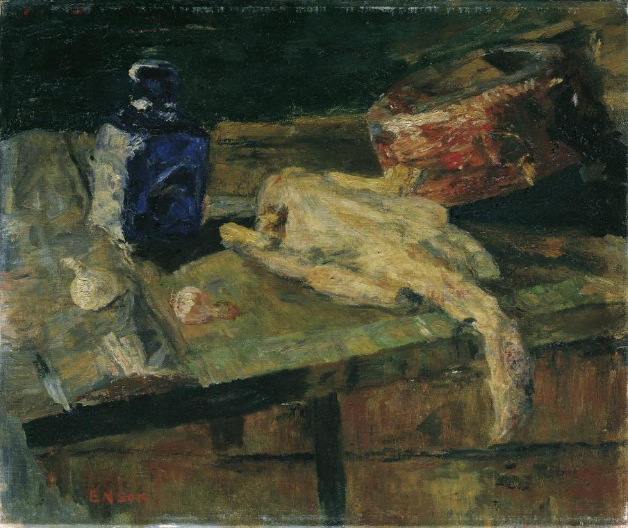 James Ensor, Stillleben mit blauer Flasche und gerupftem Huhn, um 1910, Öl auf Leinwand, 47 x 5 ...