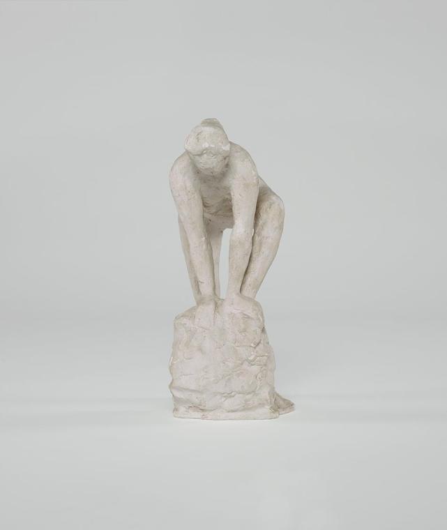 Weiblicher Akt, nach vorne abgestützt