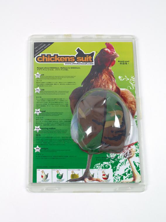 Edgar Honetschläger, Chicken Suit, 2005, Stoff, Papier, Kunststoff, DVD, 45 × 29,5 × 7 cm, Belv…