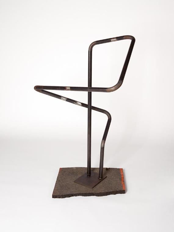 Sonia Leimer, Platzhalter, 2012, Asphalt, Stahlrohr, 137 × 88 × 85 cm, Belvedere, Wien, Inv.-Nr…
