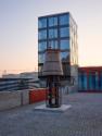 Clegg & Guttmann, Humiliation, 2012, Stahl, Holz, 520 × 140 × 140 cm, 600 kg, Durchmesser Basis…