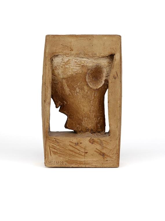 Kurt Hüpfner, Bildnis, 1976, Gips, patiniert mit Öl, 28,5 × 16 × 10 cm, Schenkung aus Privatbes…
