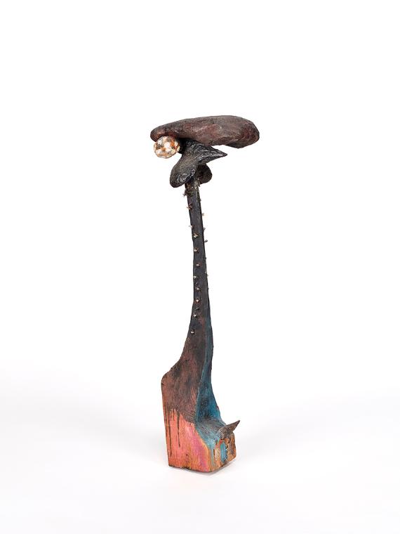 Kurt Hüpfner, Vogel, um 1985, Abfallholz, Federkiele, Ölfarbe, 54 × 7,5 × 17 cm, Belvedere, Wie…