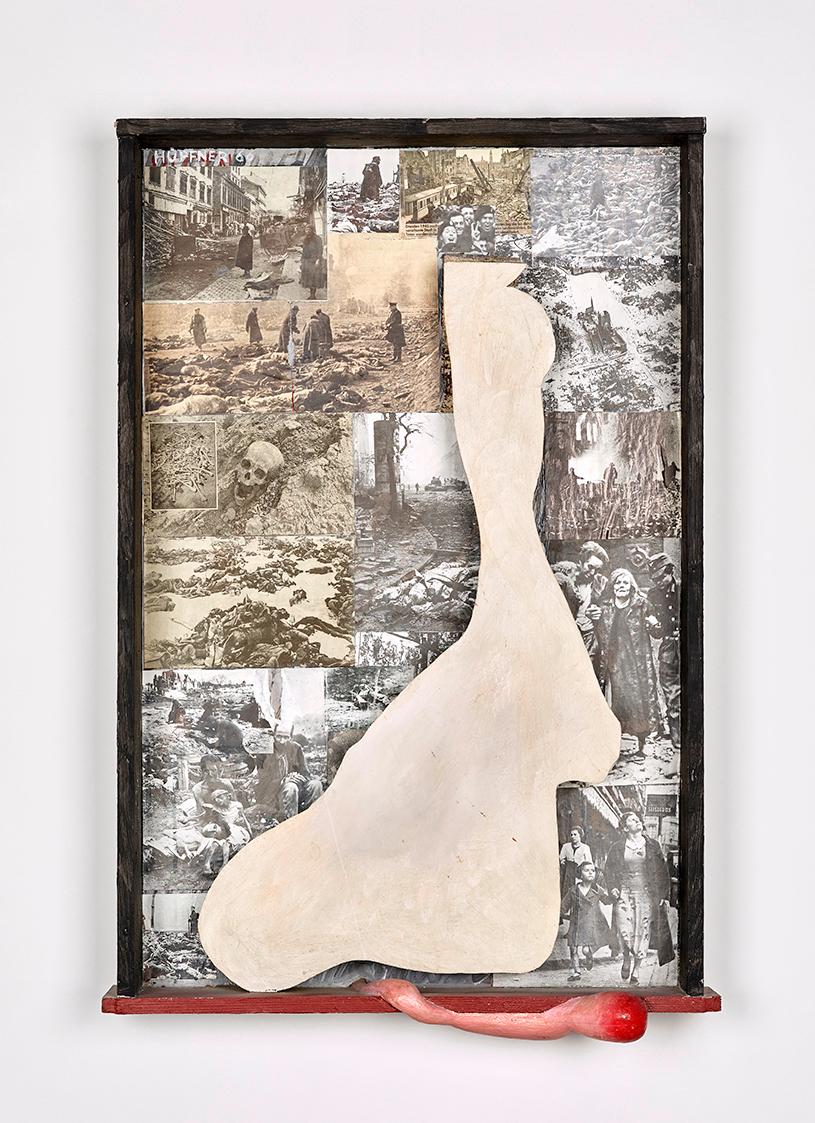 Kurt Hüpfner, Klumpfuss Gottes, 1966, Fichtenholz, Acryl, Collage, Sperrholz, 87 × 58 × 16 cm, …