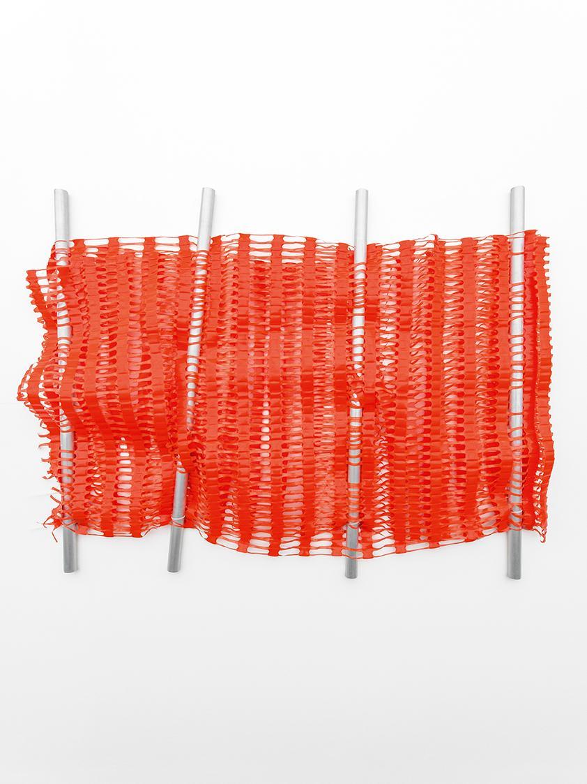 Gerold Tagwerker, Fencing_orange #2, 2009, Plastik, Metall, 150 × 188 × 15 cm, Belvedere, Wien,…