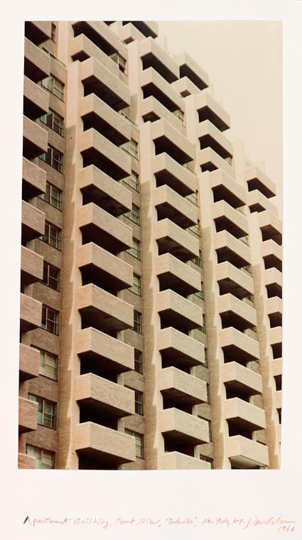 Dan Graham, Apartment Building, Front View "Yorkville", New York, N. Y., 1966, 34 x 20 cm, Daue…
