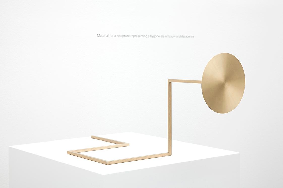 Iman Issa, Material für eine Skulptur die eine vergangene Ära des Luxus und der Dekadenz repräs…
