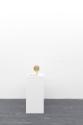 Iman Issa, Material für eine Skulptur die eine vergangene Ära des Luxus und der Dekadenz repräs…