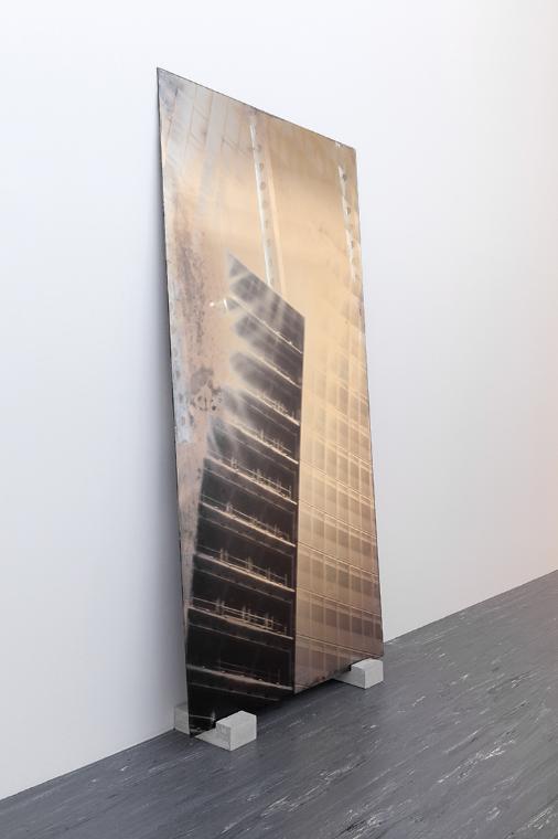 Andreas Duscha, Cinder Match – Federal, 2014/2015, Glas, Silber, UV-Druck, Beton, 195 × 100 × 0…