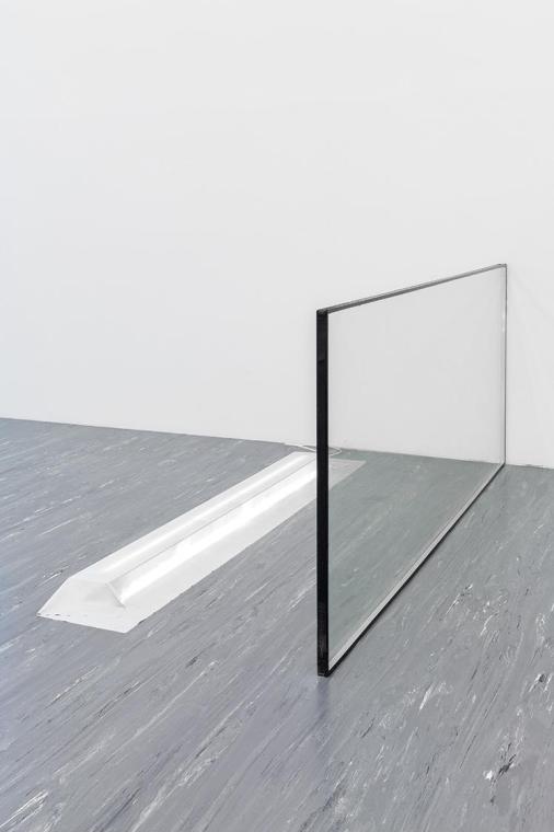 Sarah Pichlkostner, Ohne Titel, 2015, Aluminium, Glas, 81,5 × 206 × 3 cm, Belvedere, Wien, Inv. ...