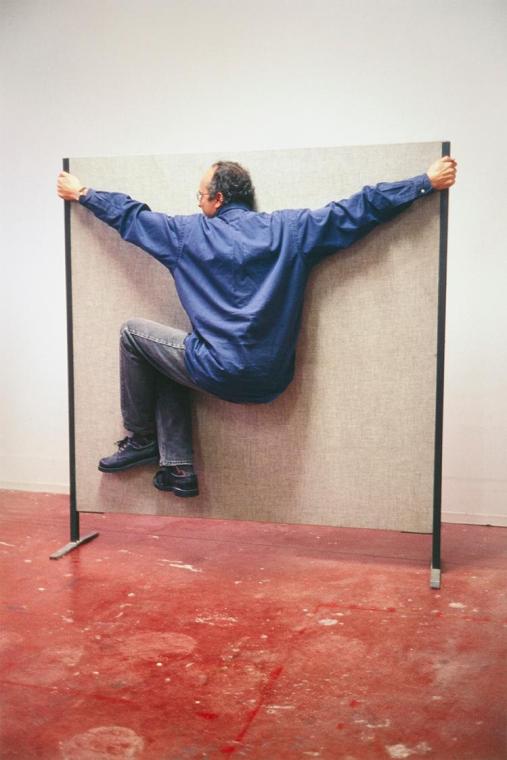 Erwin Wurm, one minute sculpture, 1997/2005, C-Print, 45 × 30 cm, Belvedere, Wien, Inv.-Nr. 114 ...