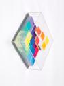 Edgar Knoop, Farbprofil, 1974, Plexiglas, Acrylfarbe, Diagonal aufgehängt: 49 × 49 × 14,5 cm, B…