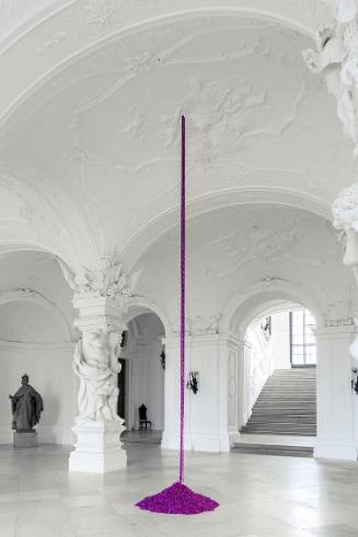 Rudi Stanzel, A Pile of Primes, 2016, Schwarze und violette Kette aus Aluminium, 210000 cm, 82 …