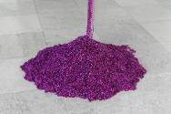 Rudi Stanzel, A Pile of Primes, 2016, Schwarze und violette Kette aus Aluminium, 210000 cm, 82 …