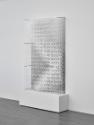 Helga Philipp, Objekt 70033, 1970, Plexiglas, Metallspiegel, Siebdruck, 200 x 120 x 30 cm, Sche…