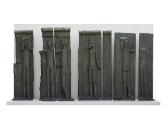 Fritz Wotruba, Figurenrelief, 1958, Bronze, gesamt: 295 × 537 cm, Leihgabe des Museums moderner…