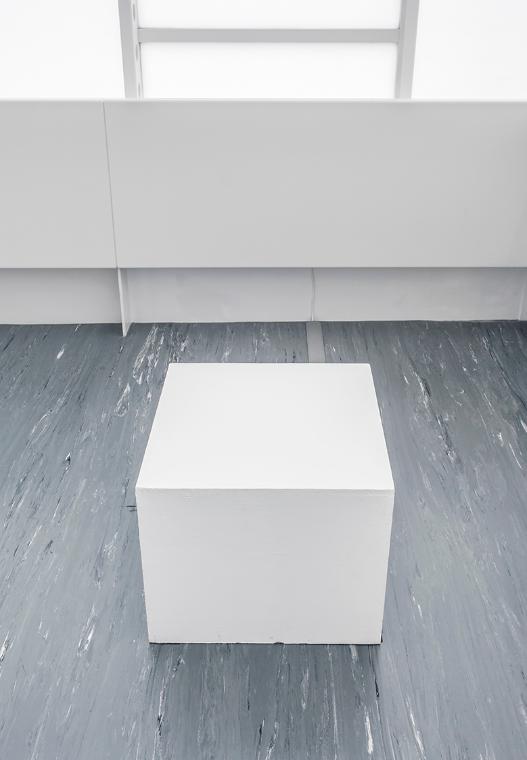 Julien Bismuth, The sorriest sculpture in the room (sorry in every way), 2007, Holz, Audioaufna…