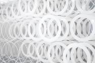 Helga Philipp, Objekt 70033, 1970, Plexiglas, Metallspiegel, Siebdruck, 200 x 120 x 30 cm, Sche…