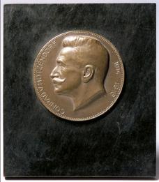 Robert Pfeffer, Feldmarschall Franz Conrad von Hötzendorf, 1916, Bronze, auf Marmorplatte monti…