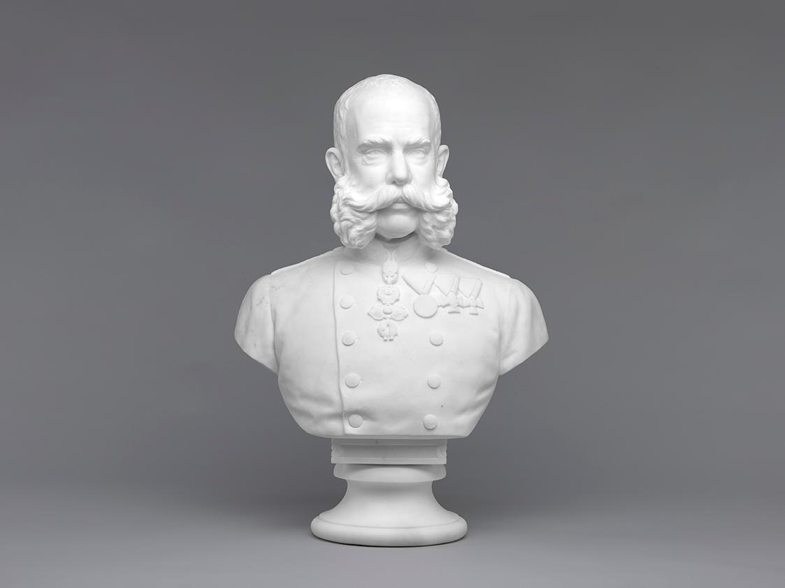 Unbekannter Künstler, Kaiser Franz Joseph I., vor 1889, Weißer Marmor auf weißem Marmorsockel,  ...