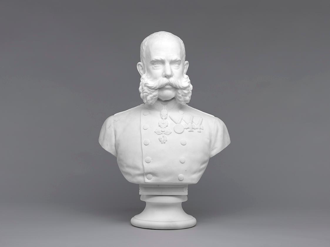 Unbekannter Künstler, Kaiser Franz Joseph I., vor 1889, Weißer Marmor auf weißem Marmorsockel, …