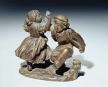 Franz Barwig d. Ä., Tanzendes Bauernpaar, um 1921, Bronze, patiniert, 13,5 × 14 × 7,5 cm, Belve…