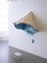 Misha Stroj, The Sky that is the face that is, 2006, Gips, Holz, Hocker, Kordel, Objekt: 170 ×  ...