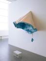Misha Stroj, The Sky that is the face that is, 2006, Gips, Holz, Hocker, Kordel, Objekt: 170 × …