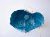 Misha Stroj, The Sky that is the face that is, 2006, Gips, Holz, Hocker, Kordel, Objekt: 170 × …