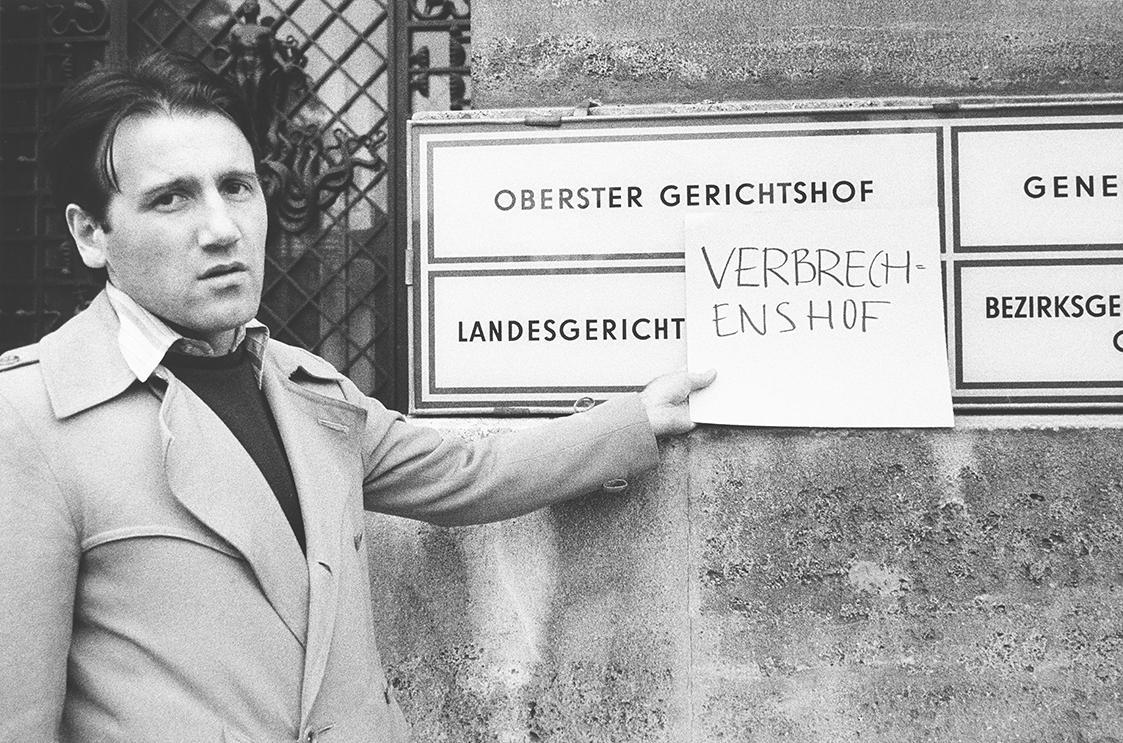 Anschläge / Verbrechenshof